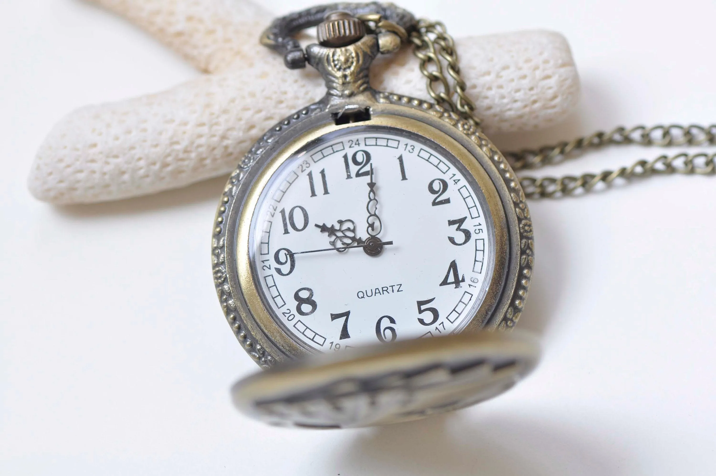 1 PC Antique Bronze Large Poker Pocket Watch Necklace A1328