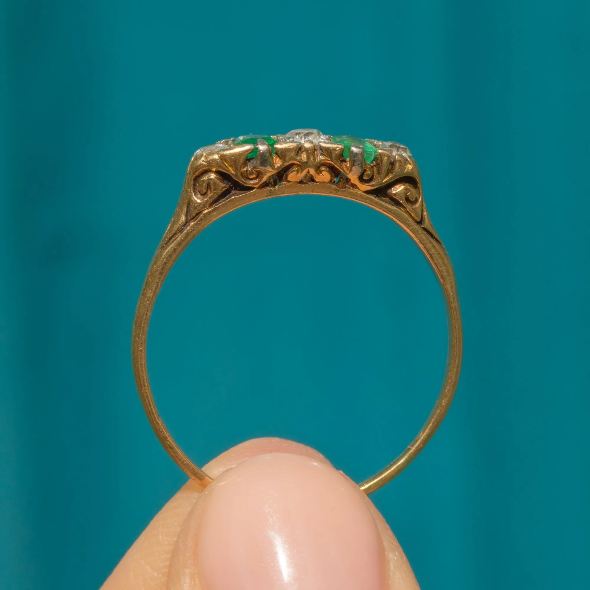 Antique 18ct Gold Emerald Diamond Five Stone Ring