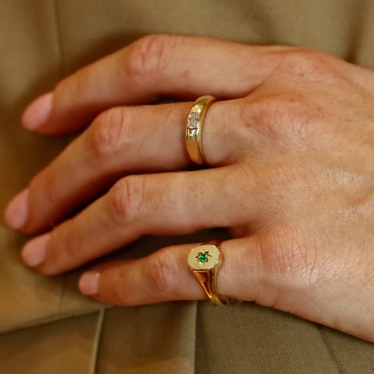 Bijou Collection Oval Emerald Set Signet Ring | 9K Yellow Gold