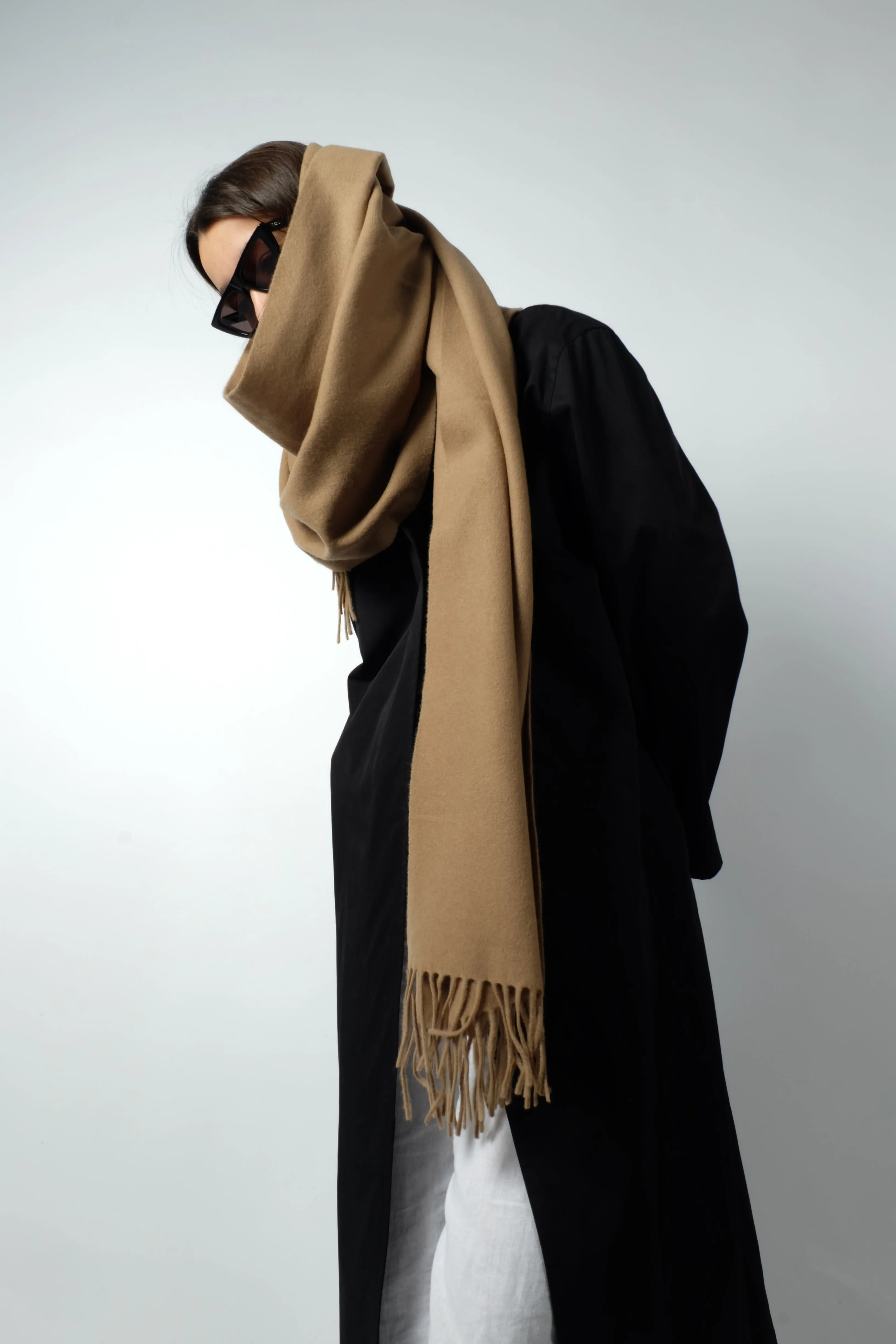 CASHMERE WOOL MAXI SCARF IN BEIGE