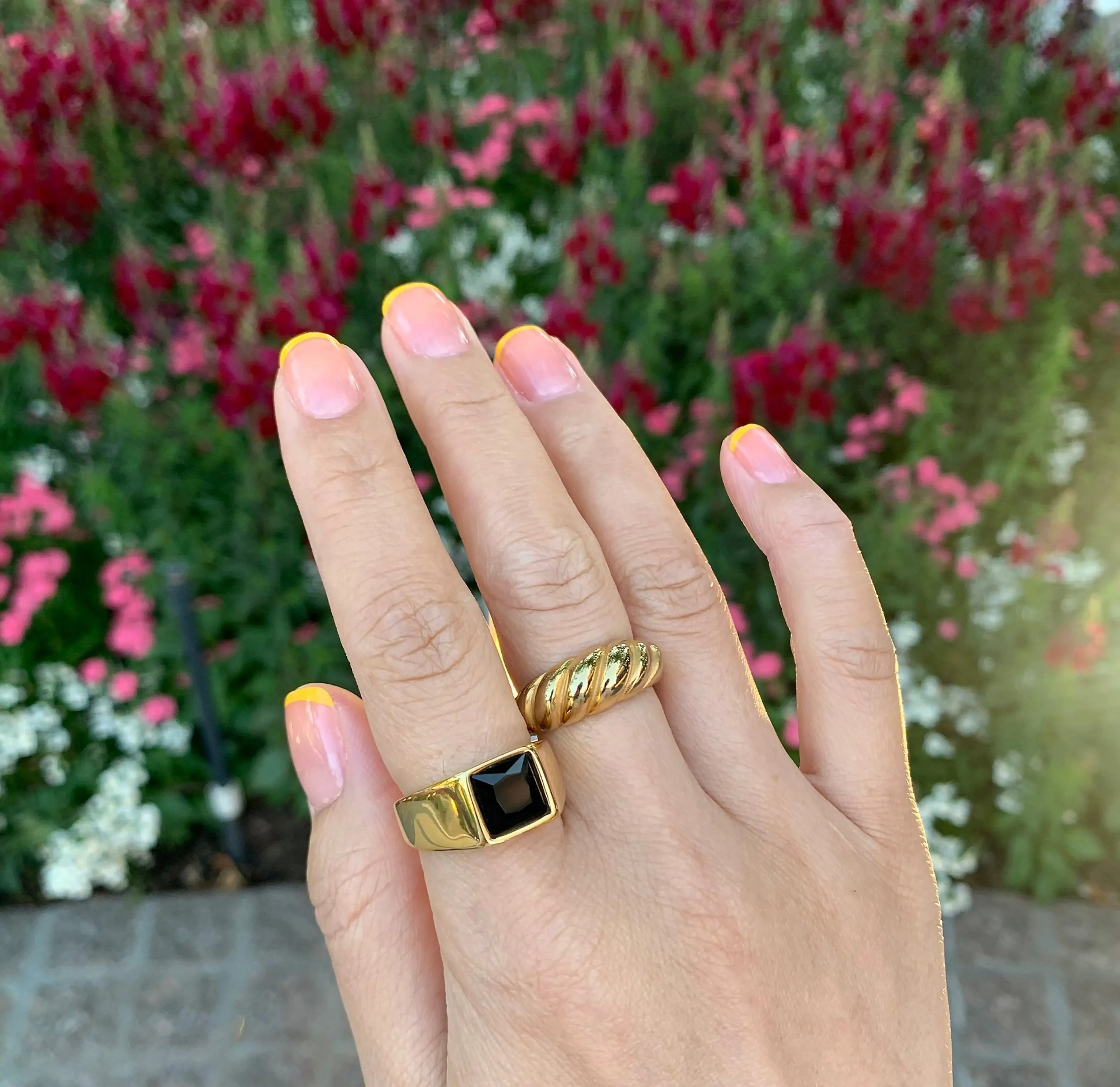 CHICAGO GOLD BLACK ONYX SIGNET RING