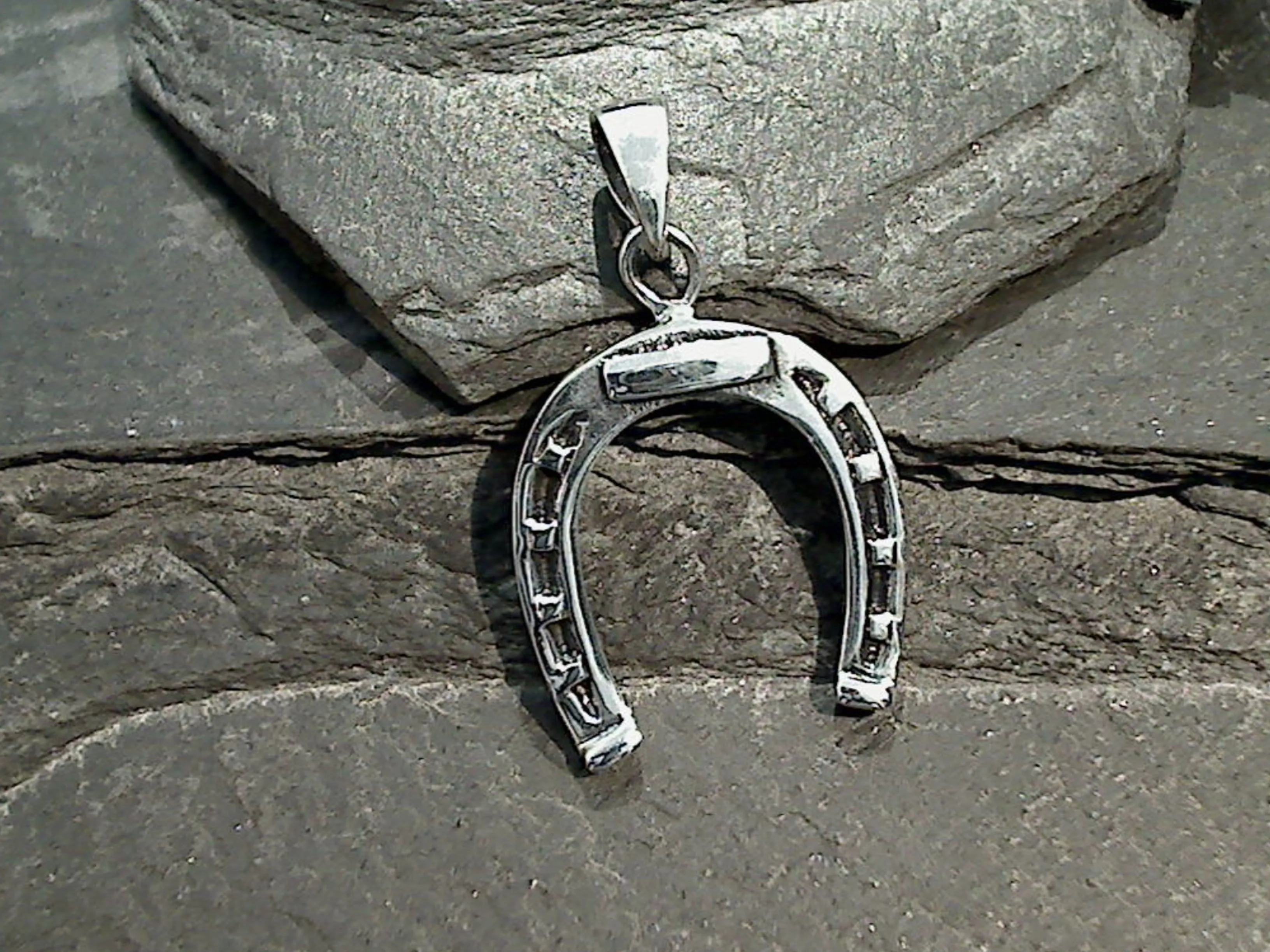 Sterling Silver Horse Shoe Pendant