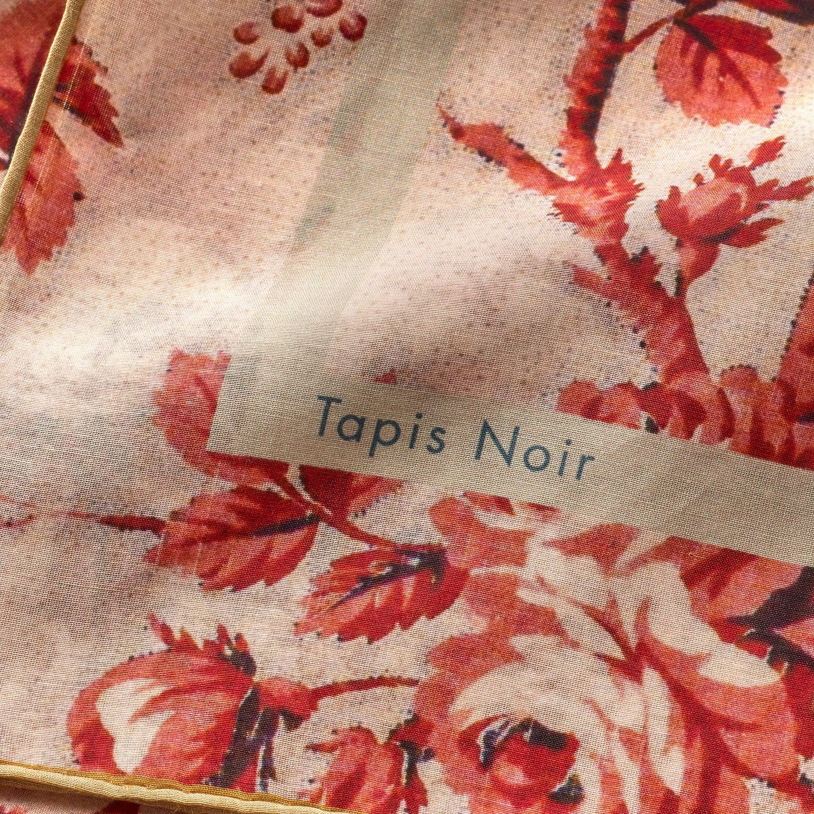 Tapis Noir Light Red Flower Toile Scarf