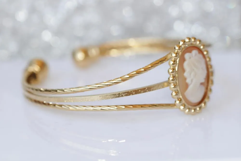 VINTAGE CAMEO BRACELET