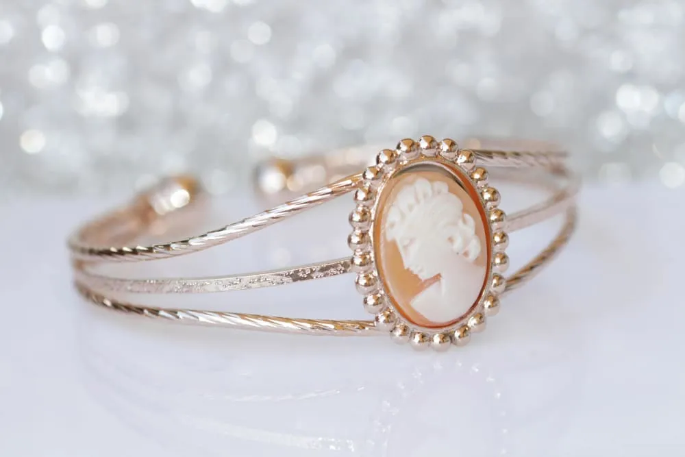 VINTAGE CAMEO BRACELET