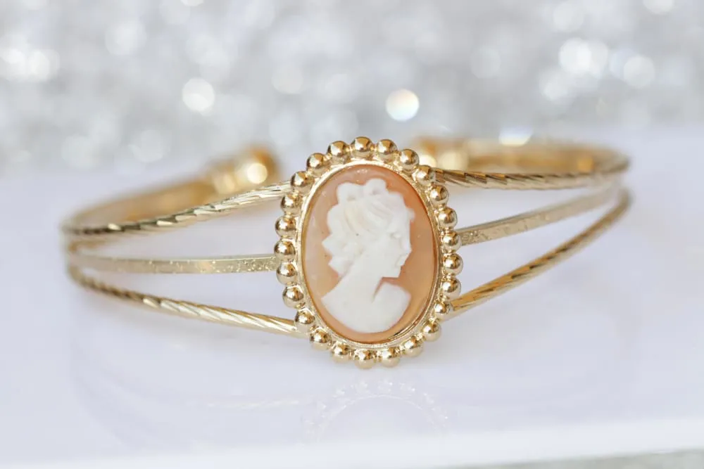VINTAGE CAMEO BRACELET