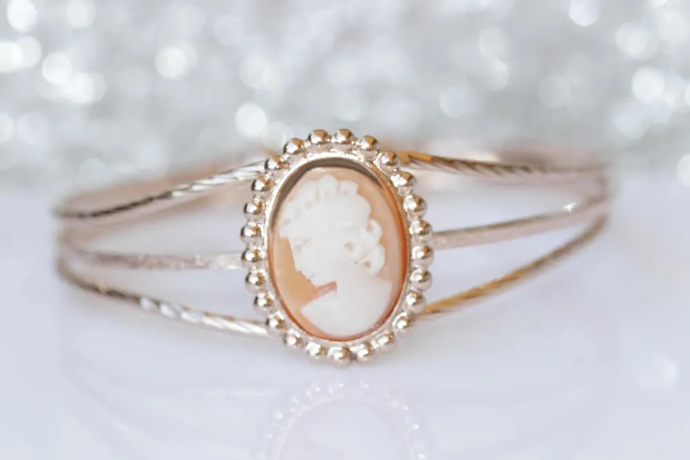 VINTAGE CAMEO BRACELET